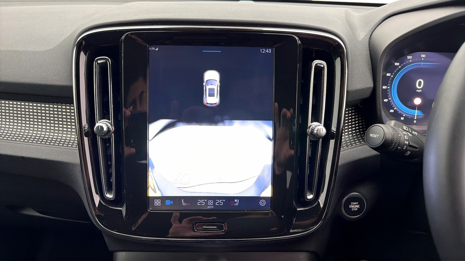 Used Volvo XC40 2025 for sale - 77921615: Photo 27