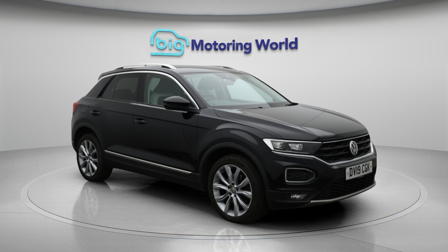 Used Volkswagen T-Roc 2019 for sale - 76700911: Photo 2