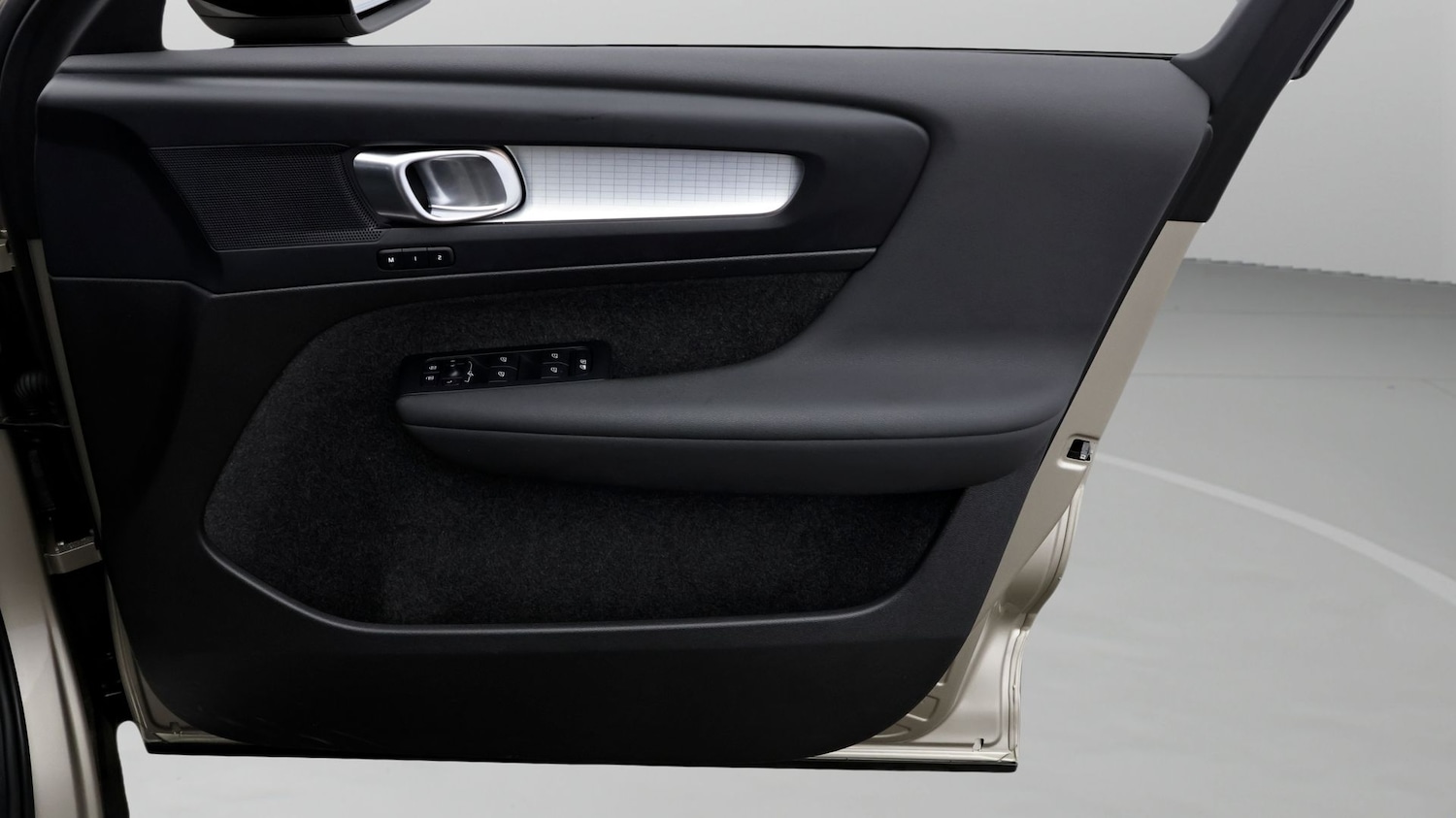 Used Volvo XC40 2023 for sale - 77520424: Photo 15