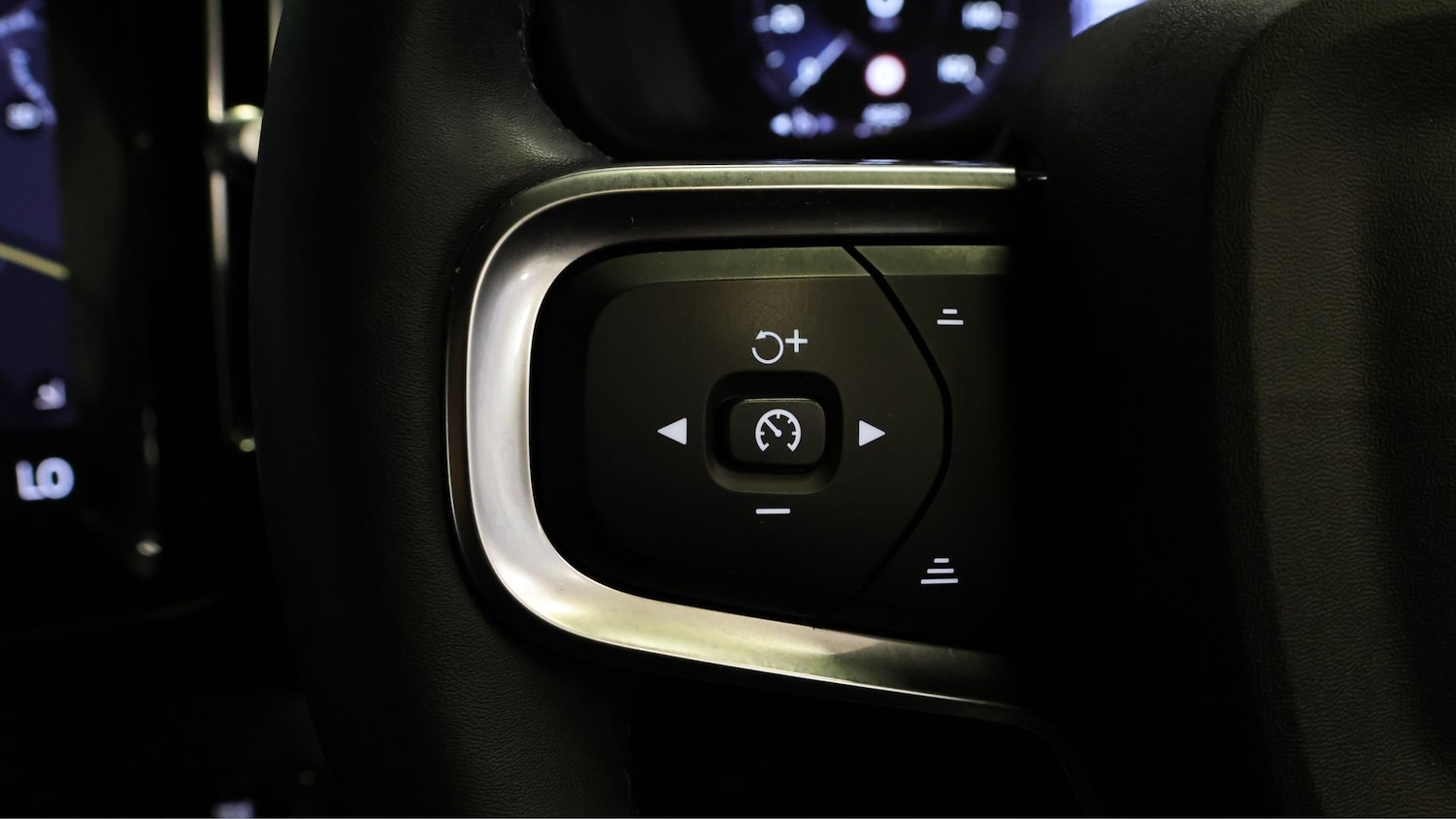 Used Volvo XC40 2023 for sale - 77520424: Photo 23