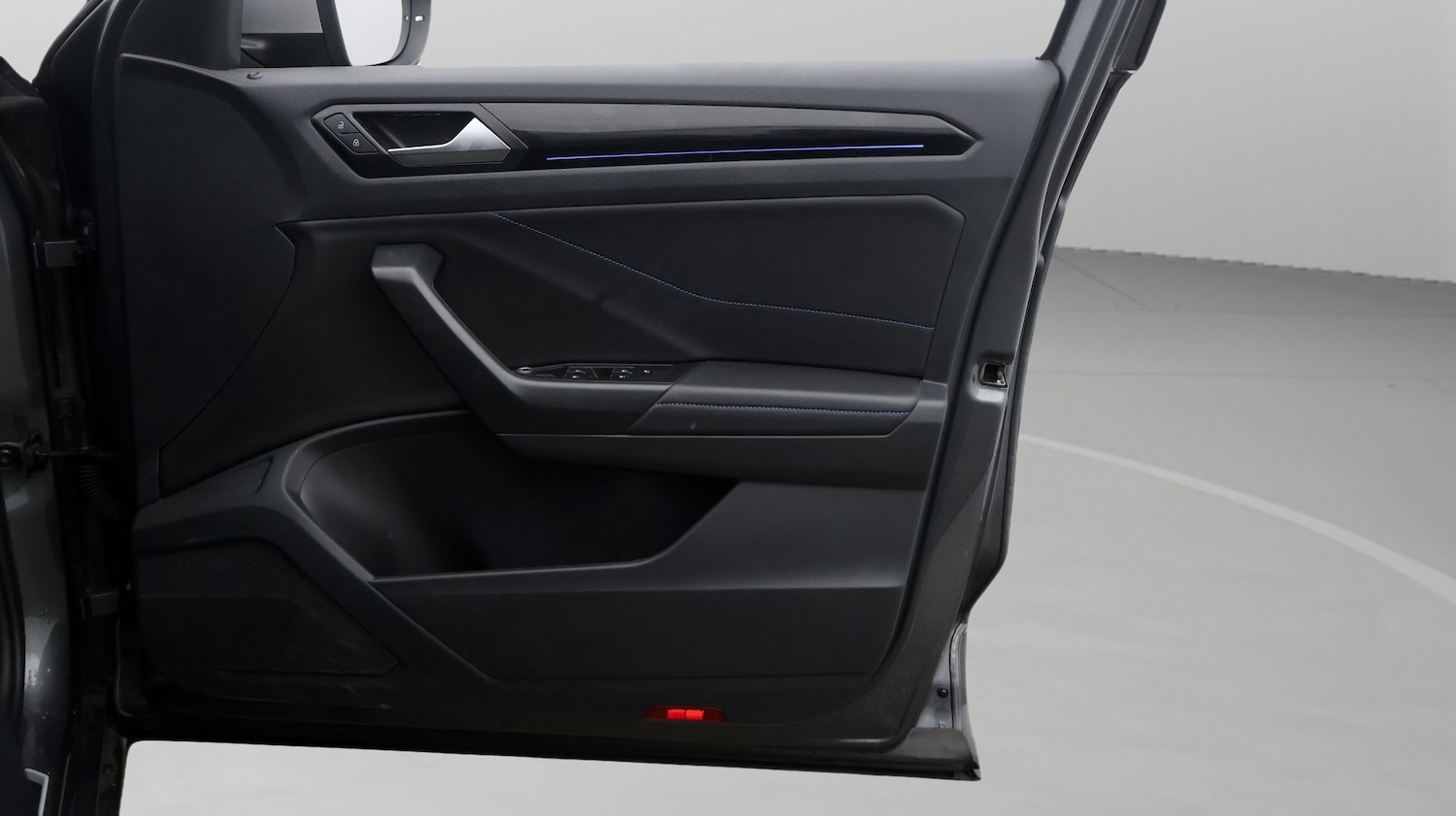 Used Volkswagen T-Roc for sale - 77186468: Photo 15