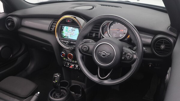 Used MINI Convertible 2018 for sale - 76295989: Photo 10