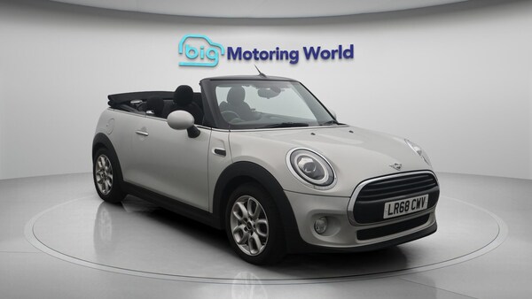 Used MINI Convertible 2018 for sale - 76295989: Photo 22