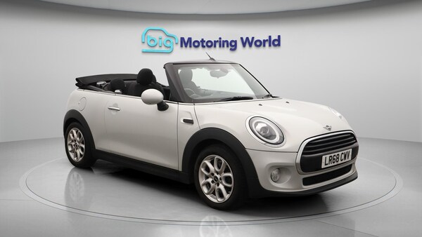 Used MINI Convertible 2018 for sale - 76295989: Photo 2