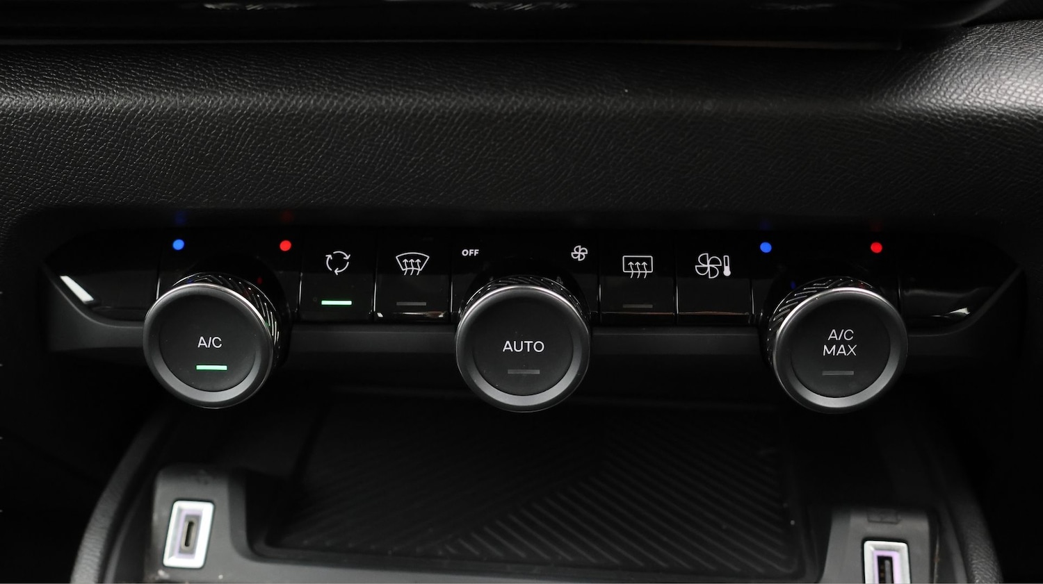 Used Citroen e-C4 2023 for sale - 77247723: Photo 12