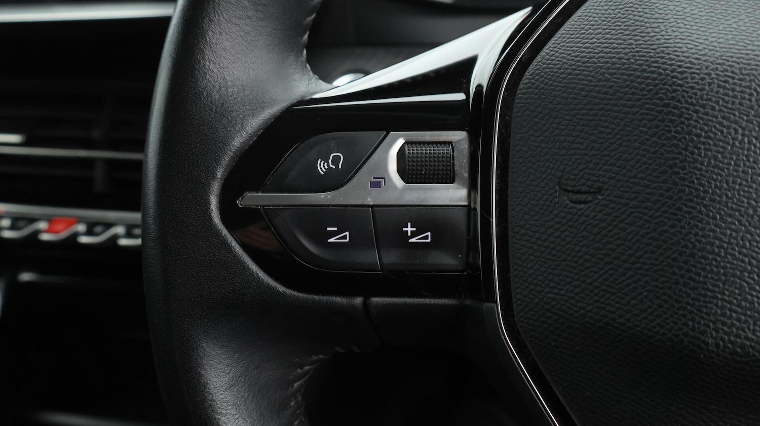 Used Peugeot 2008 2022 for sale - 76360782: Photo 25