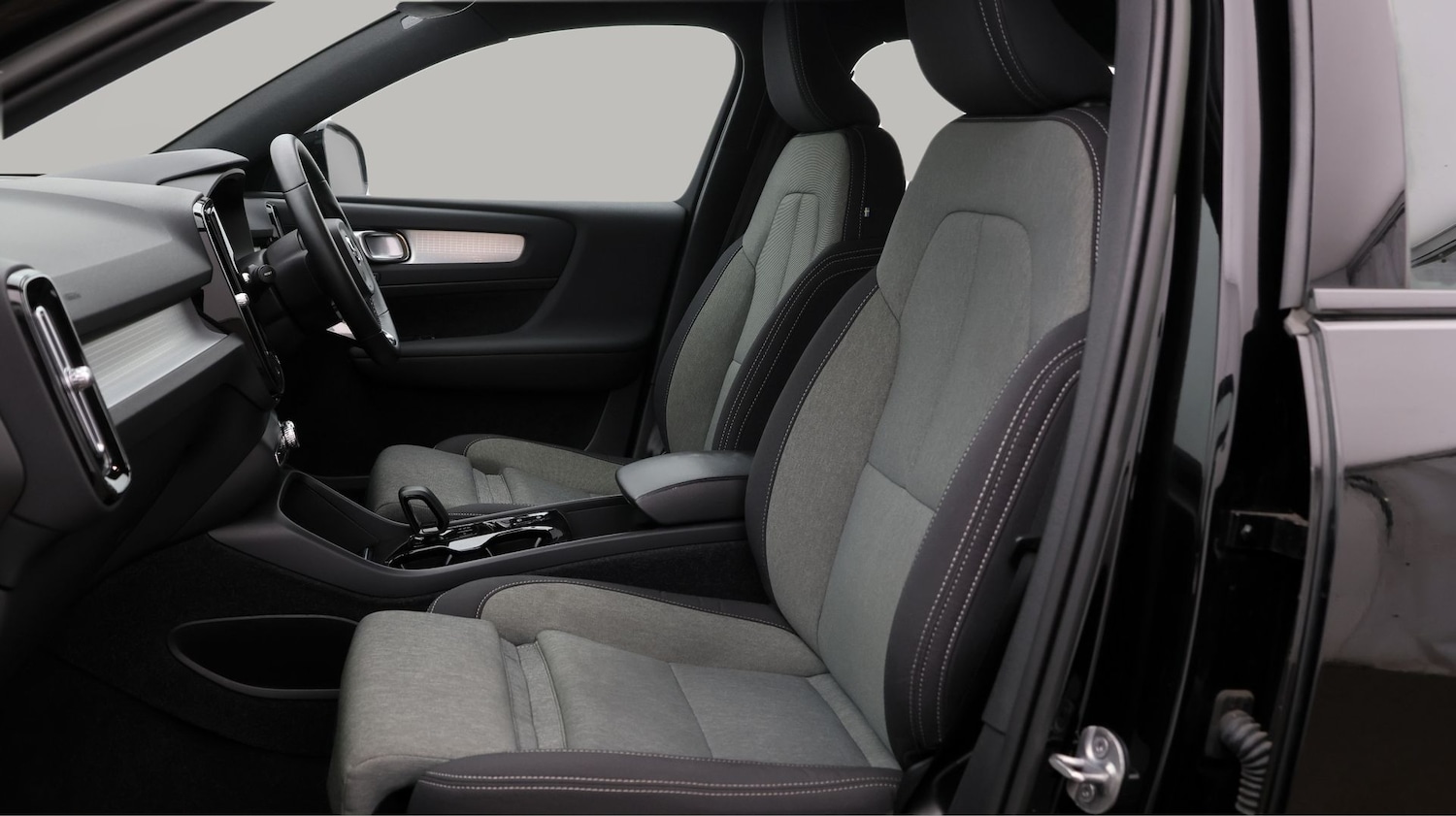 Used Volvo XC40 2023 for sale - 77774944: Photo 14