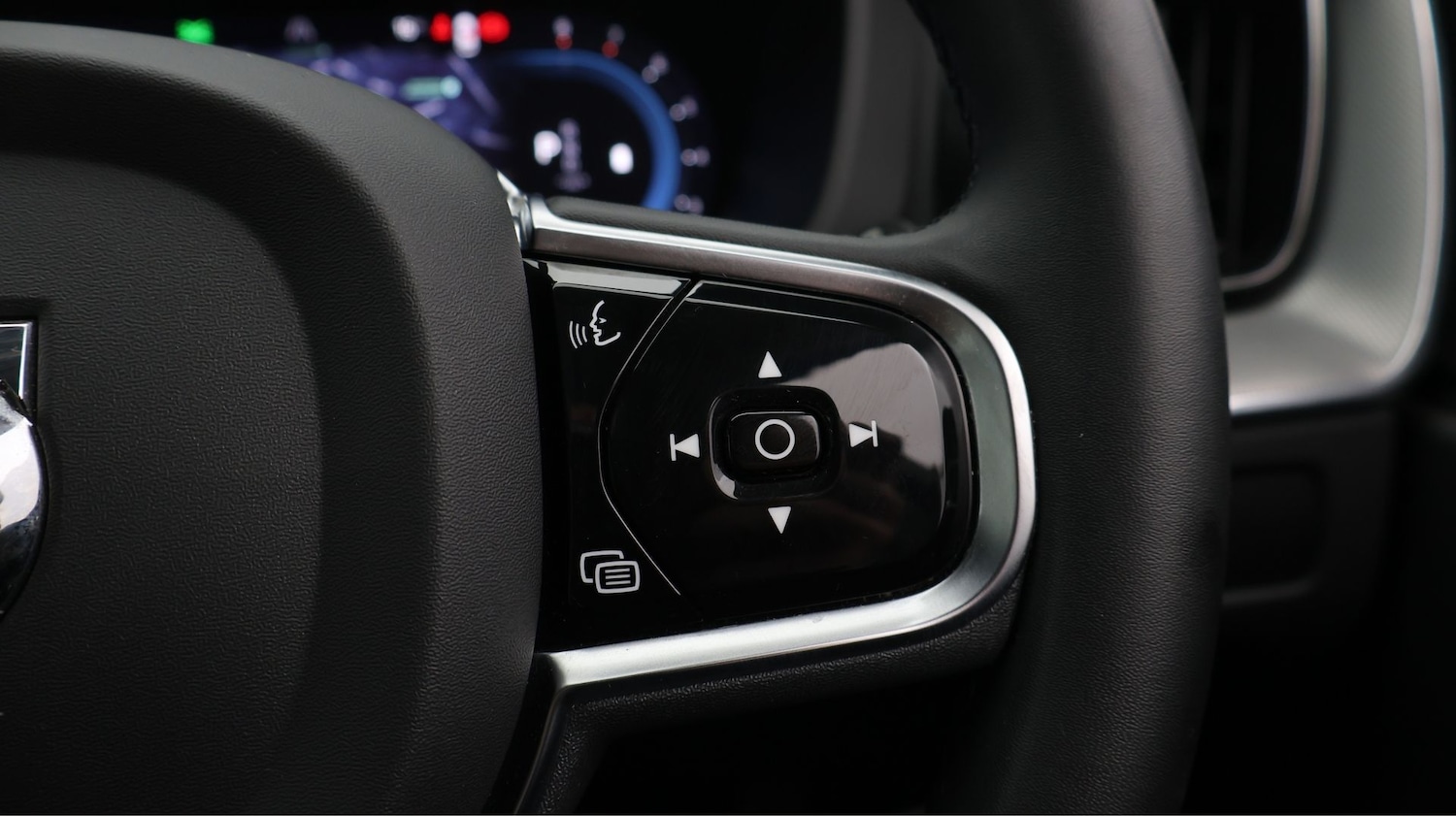 Used Volvo XC60 2023 for sale - 77262658: Photo 24