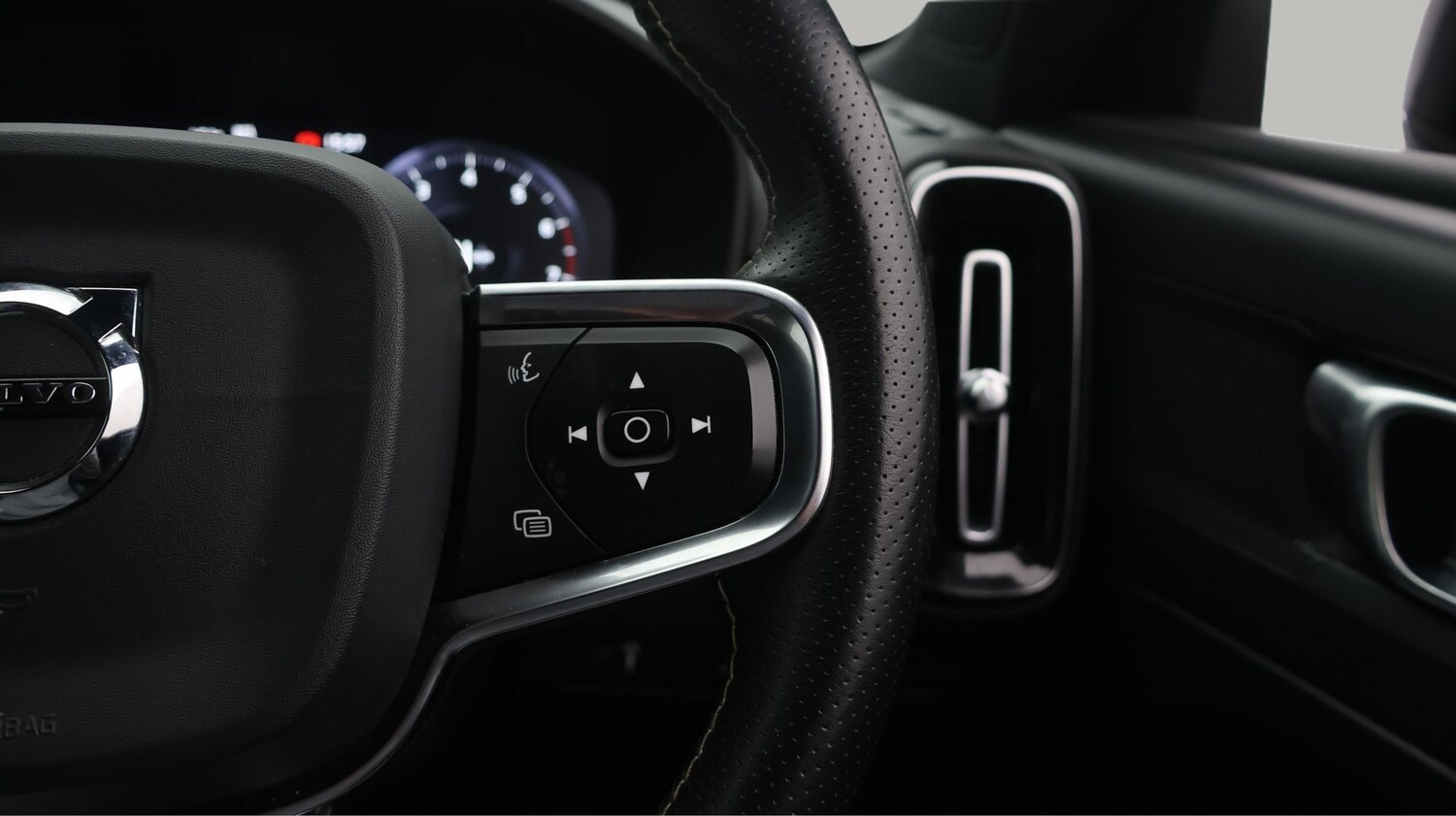 Used Volvo XC40 2020 for sale - 77501284: Photo 24