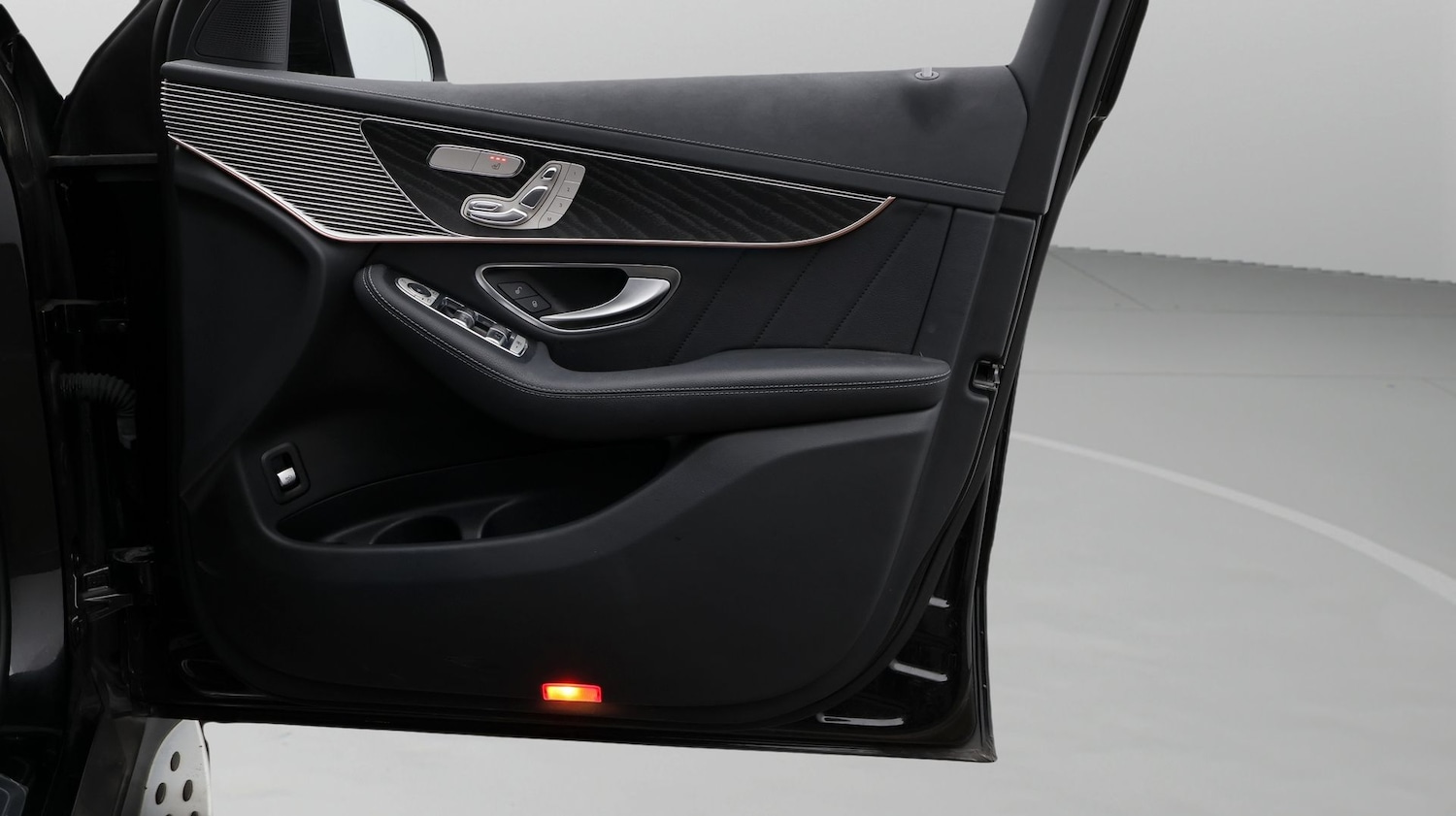 Used Mercedes-Benz EQC 2023 for sale - 77610516: Photo 15