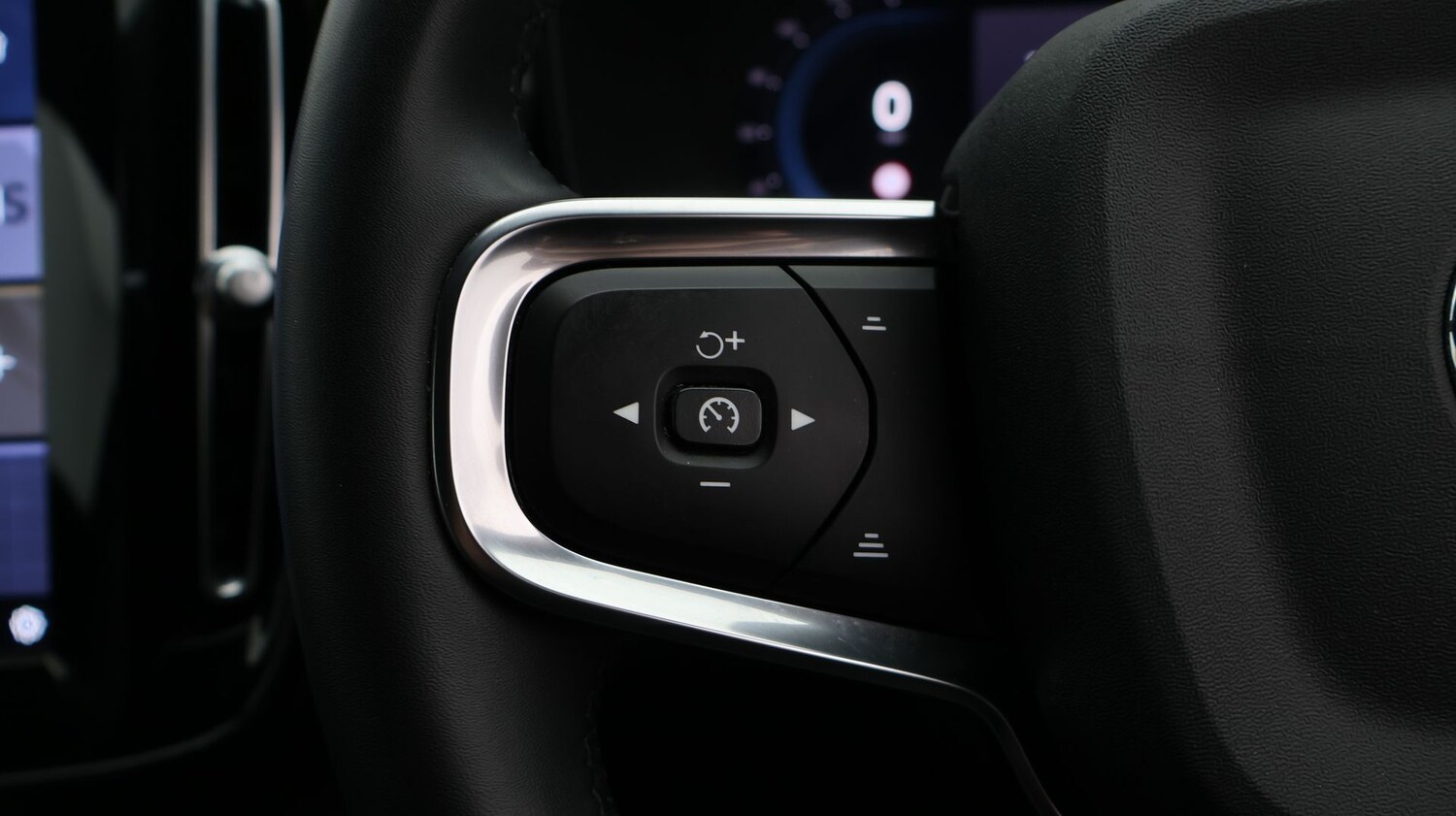 Used Volvo XC40 2023 for sale - 77791295: Photo 22