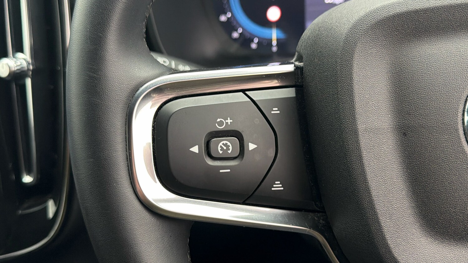 Used Volvo XC40 2024 for sale - 78222719: Photo 23