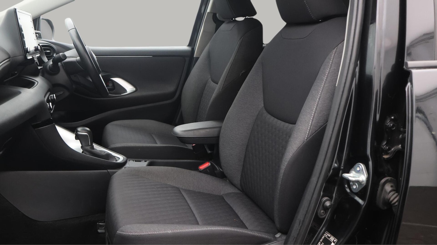 Used Toyota Yaris 2022 for sale - 76498866: Photo 15