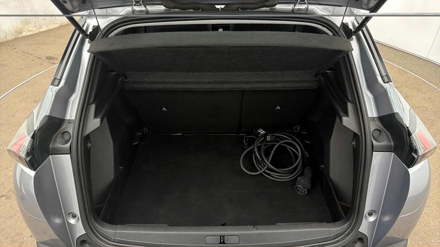 Used Peugeot E-2008 2020 for sale - 77916308: Photo 16