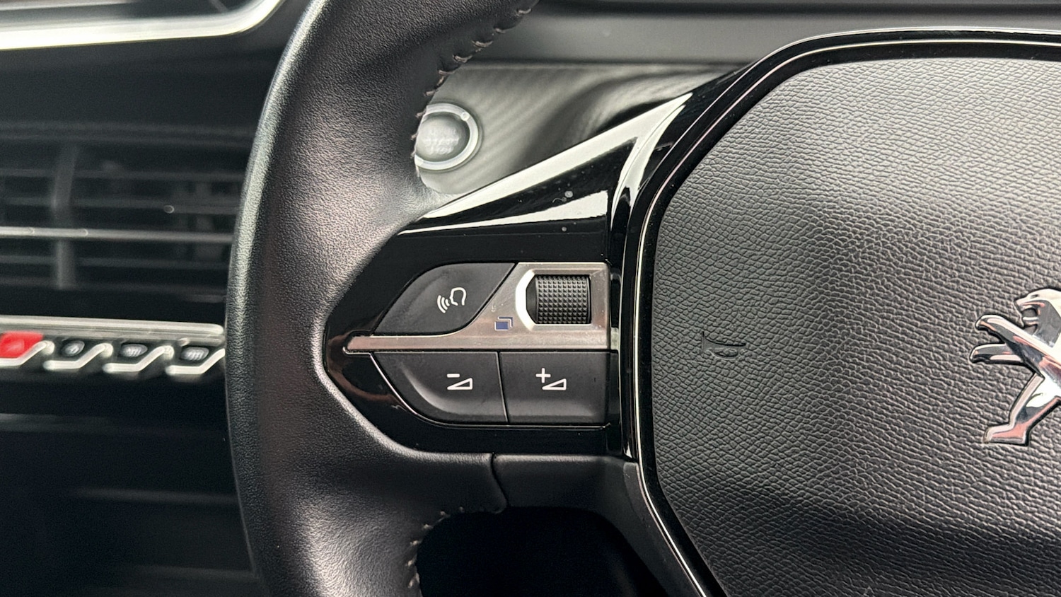 Used Peugeot E-2008 2020 for sale - 77916308: Photo 23