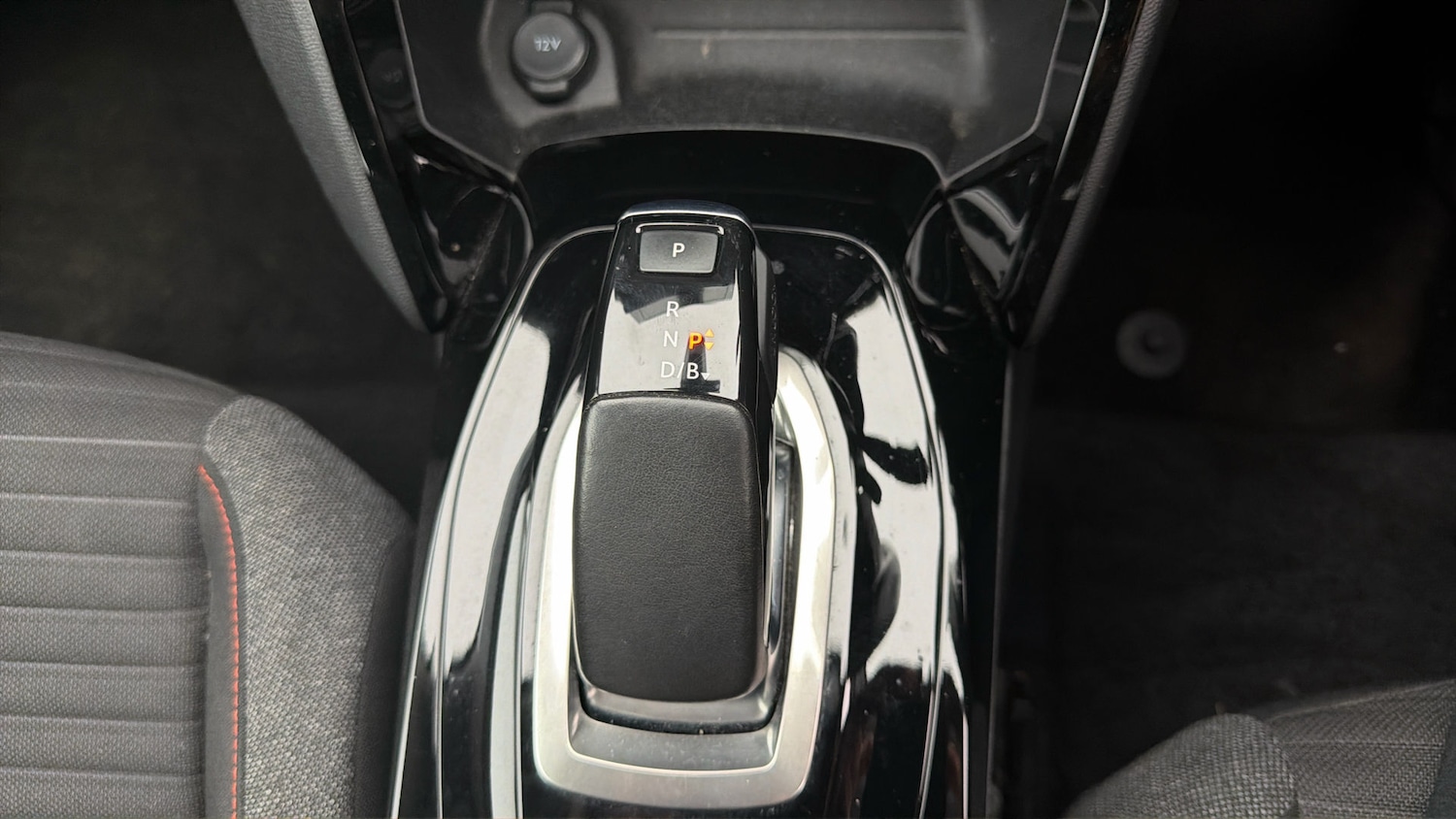 Used Peugeot E-2008 2020 for sale - 77916308: Photo 25