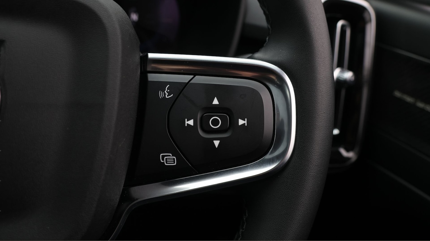 Used Volvo XC40 2022 for sale - 77392182: Photo 24