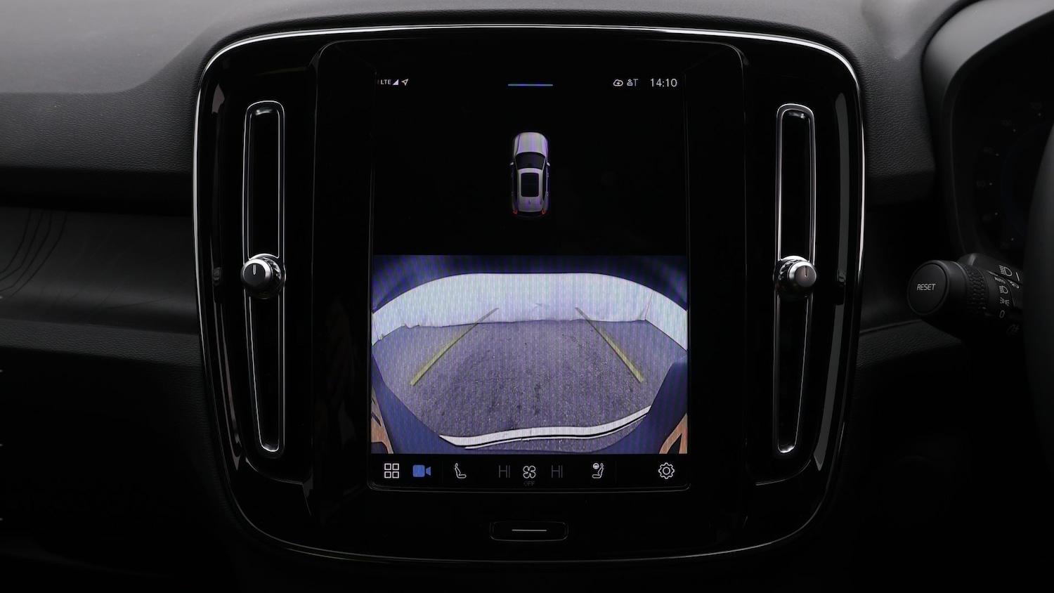 Used Volvo XC40 2022 for sale - 77392182: Photo 25