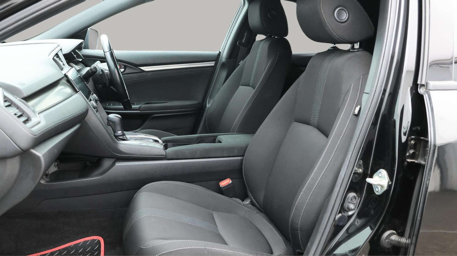 Used Honda Civic 2018 for sale - 76441170: Photo 15