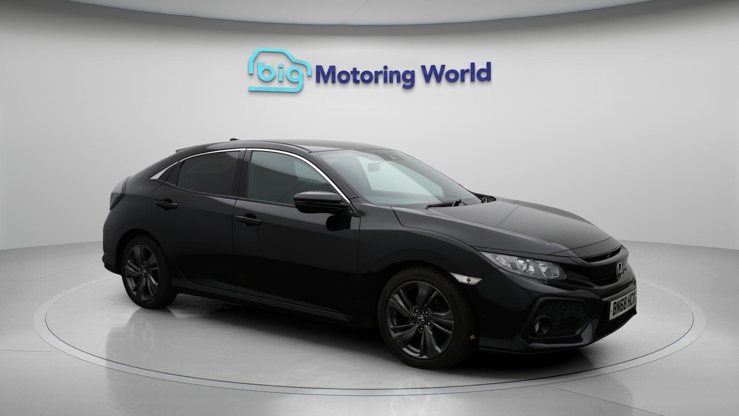 Used Honda Civic 2018 for sale - 76441170: Photo 2