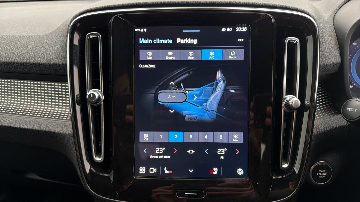 Used Volvo XC40 for sale - 78163745: Photo 11