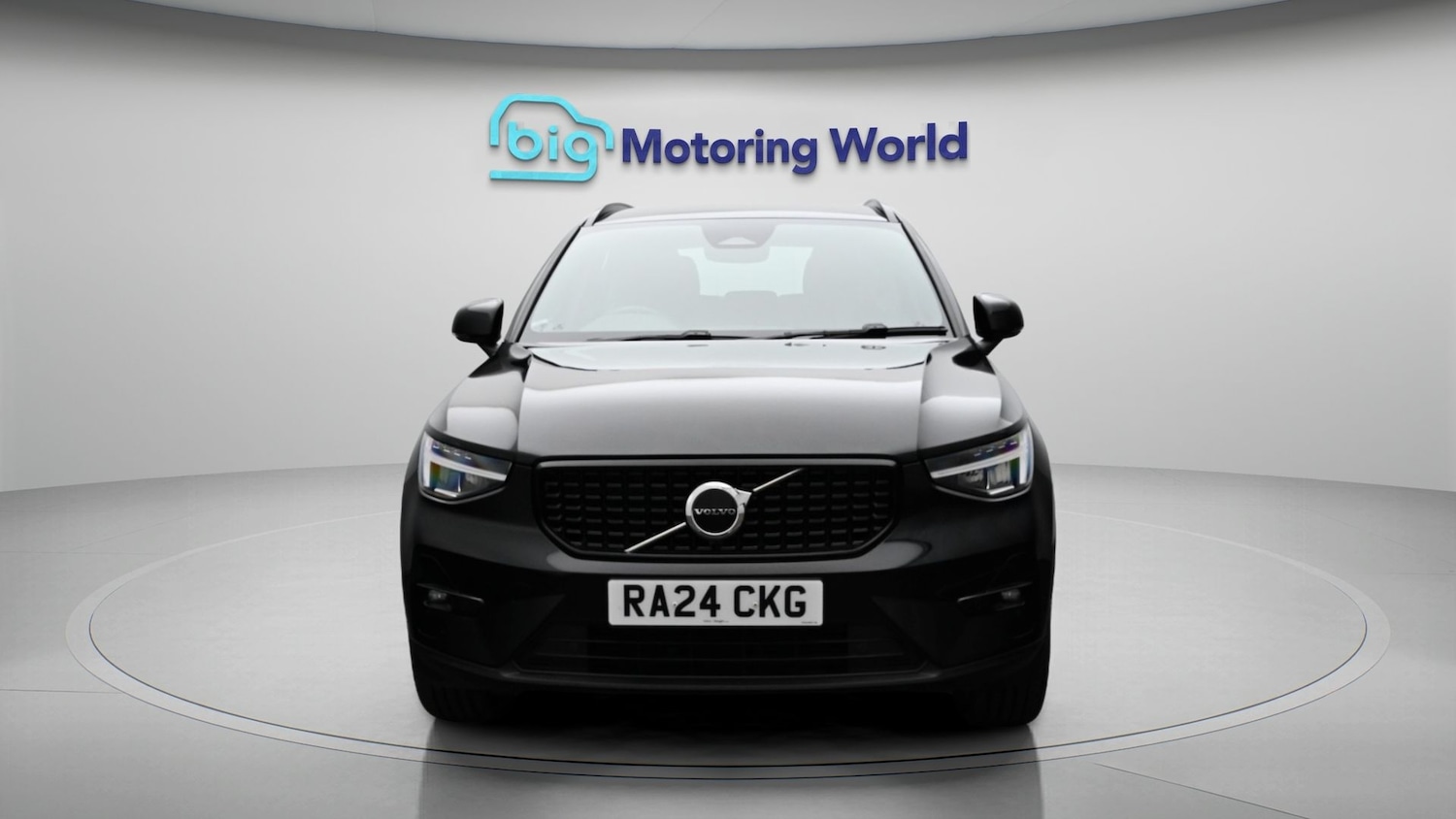 Used Volvo XC40 for sale - 78163745: Photo 2