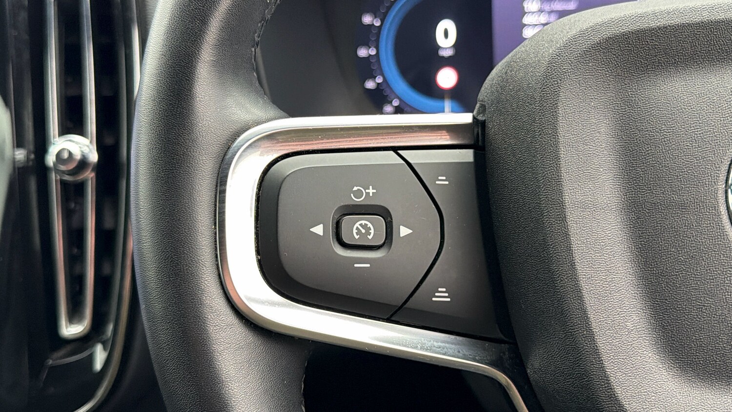 Used Volvo XC40 for sale - 78163745: Photo 23