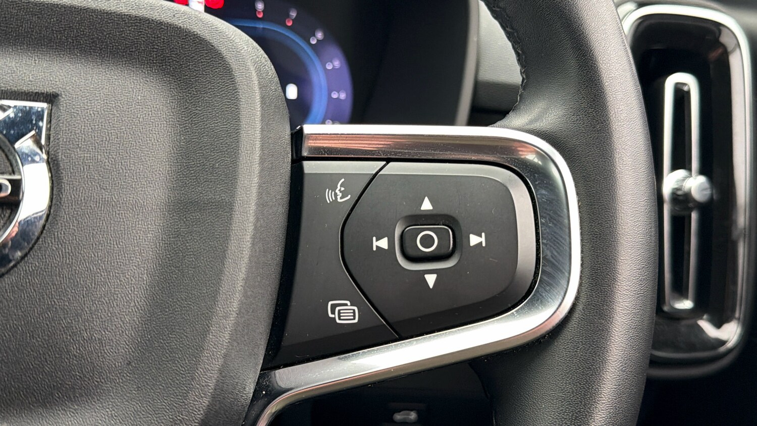 Used Volvo XC40 for sale - 78163745: Photo 24