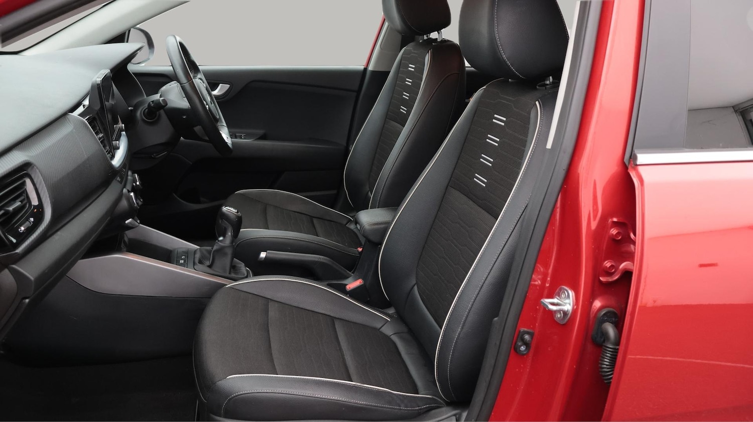 Used Kia Stonic 2021 for sale - 76158479: Photo 15