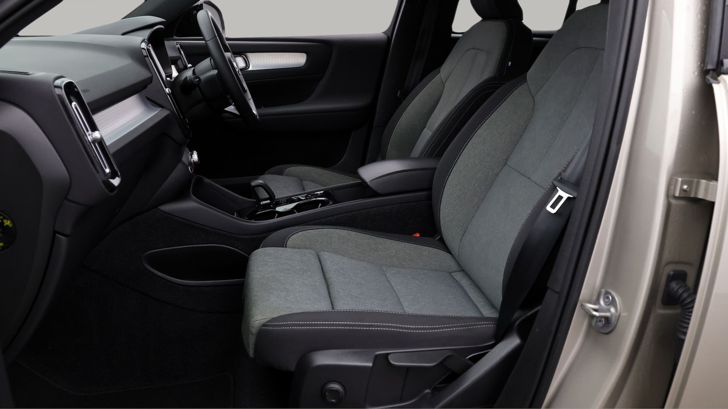 Used Volvo XC40 2023 for sale - 78062175: Photo 14