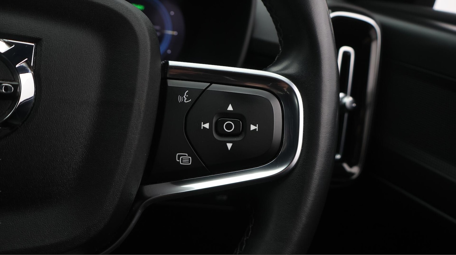 Used Volvo XC40 2021 for sale - 76549971: Photo 25