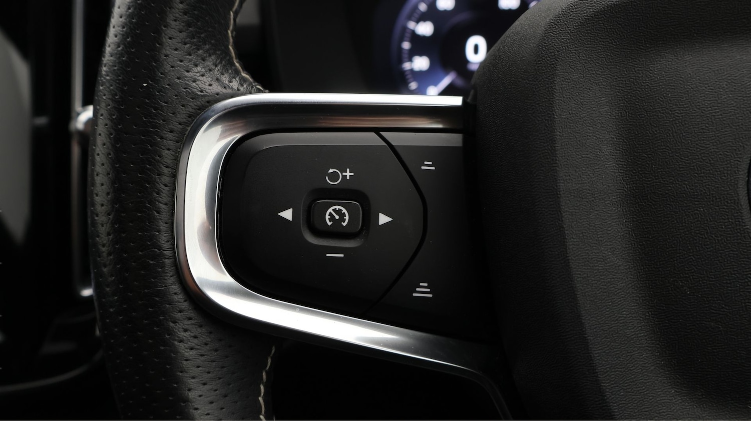 Used Volvo XC40 2021 for sale - 77643895: Photo 25