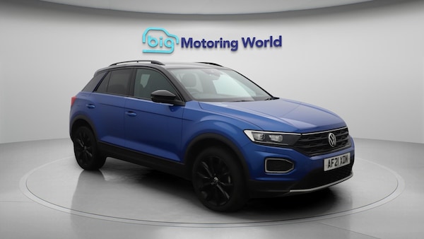 Used Volkswagen T-Roc 2021 for sale - 76283608: Photo 2