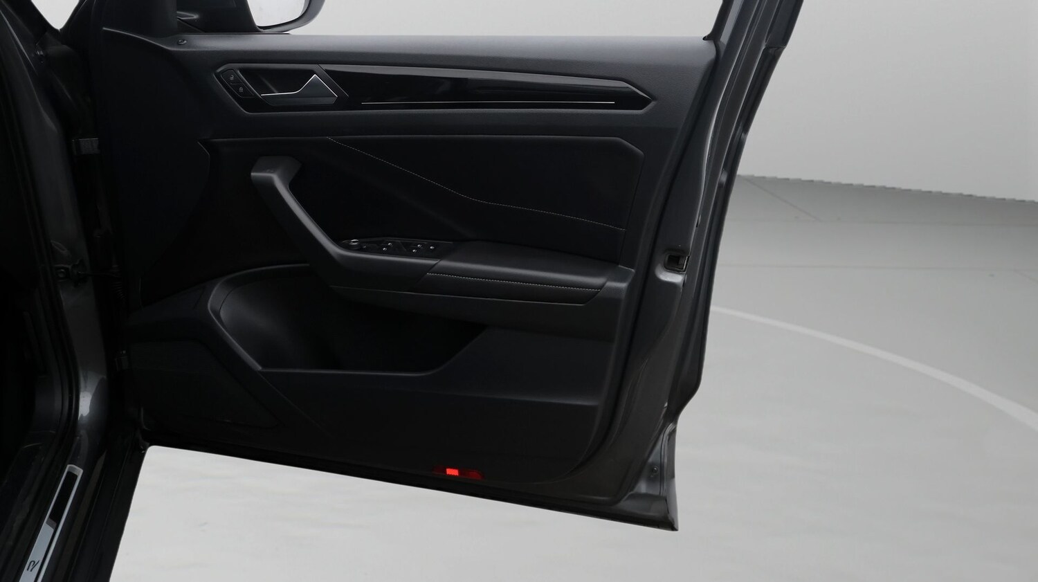 Used Volkswagen T-Roc 2023 for sale - 77363836: Photo 15