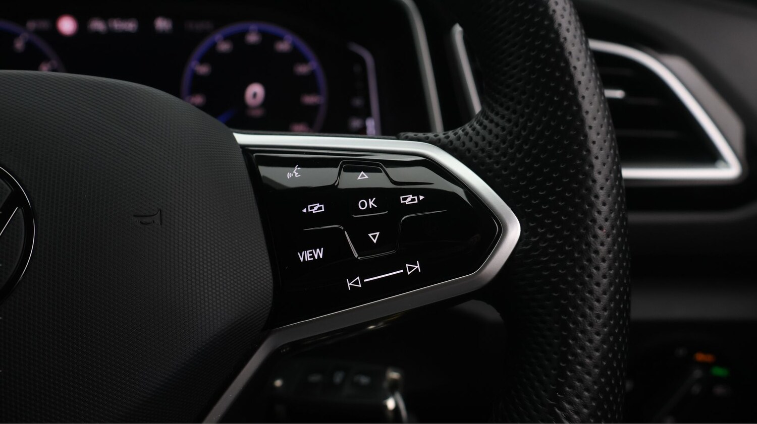 Used Volkswagen T-Roc 2023 for sale - 77363836: Photo 22