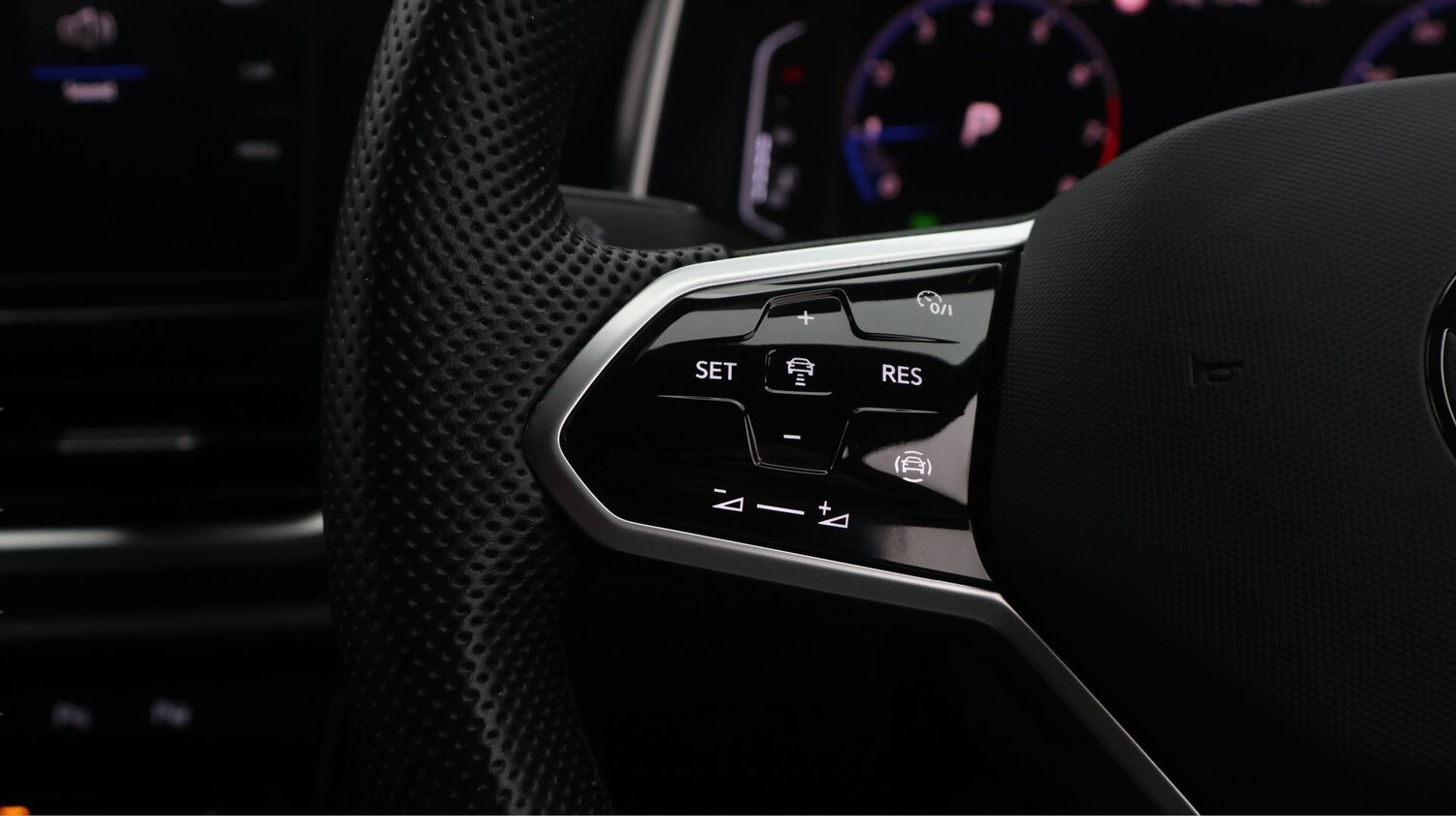 Used Volkswagen T-Roc 2023 for sale - 77363836: Photo 24