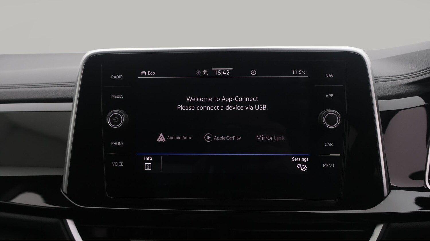 Used Volkswagen T-Roc 2023 for sale - 77363836: Photo 25