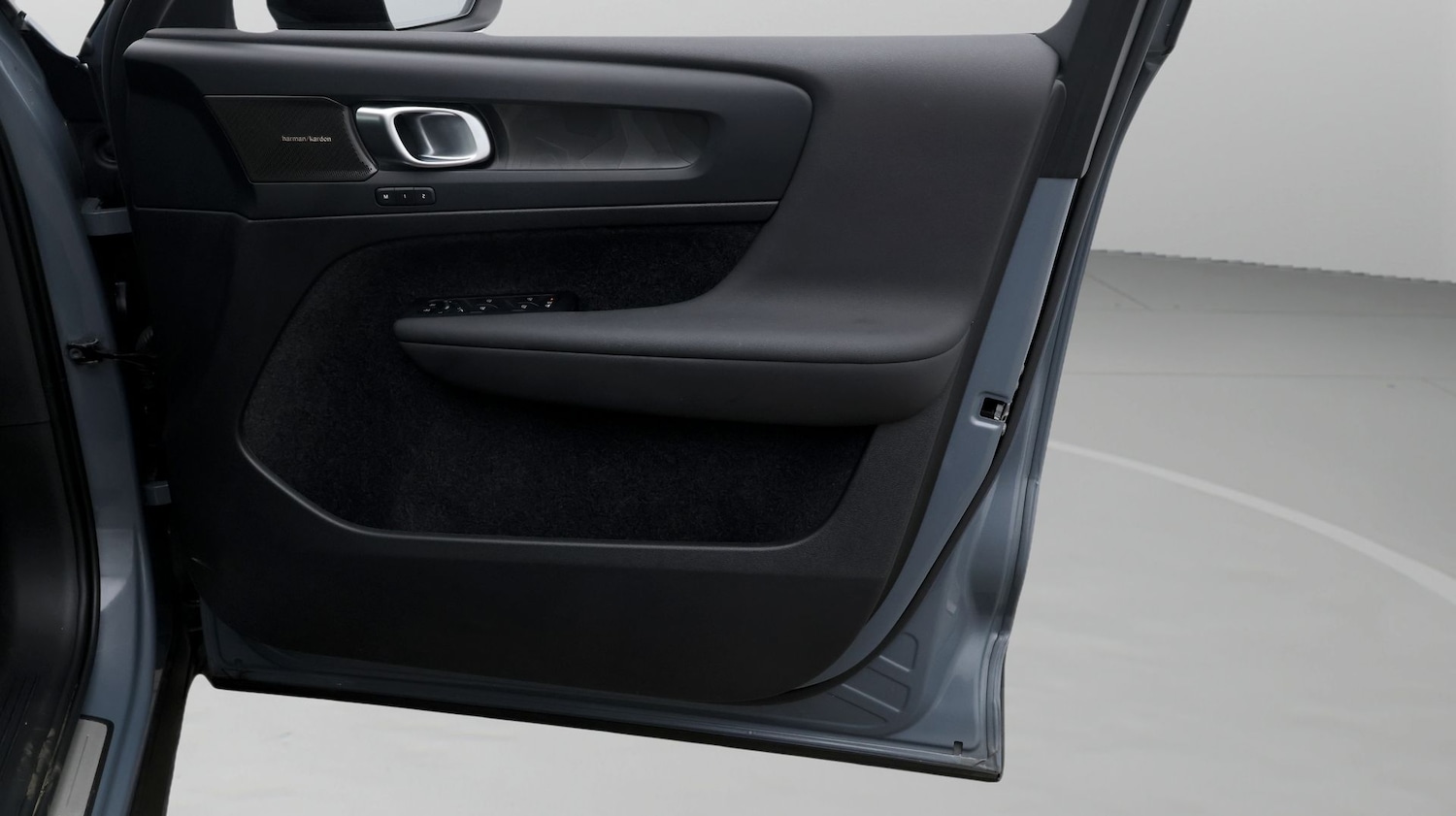 Used Volvo XC40 2023 for sale - 77851581: Photo 15