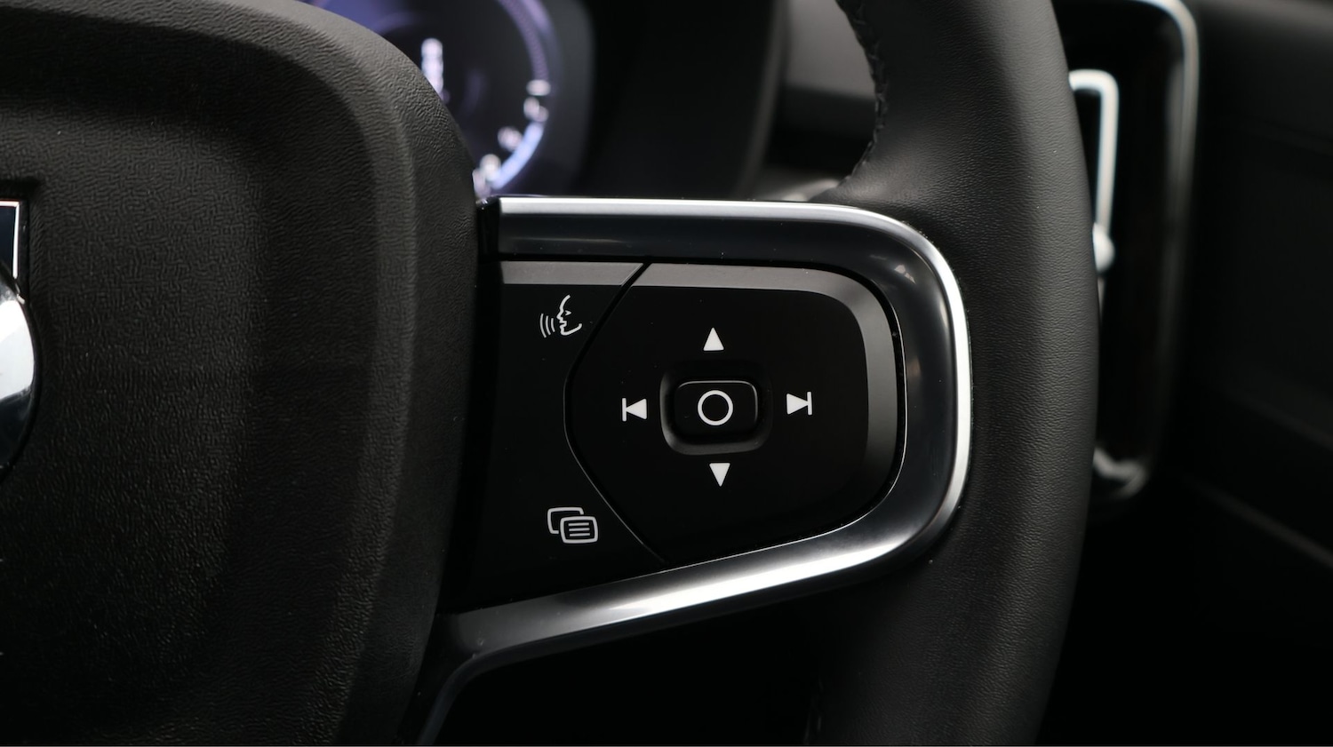 Used Volvo XC40 2023 for sale - 77822099: Photo 25