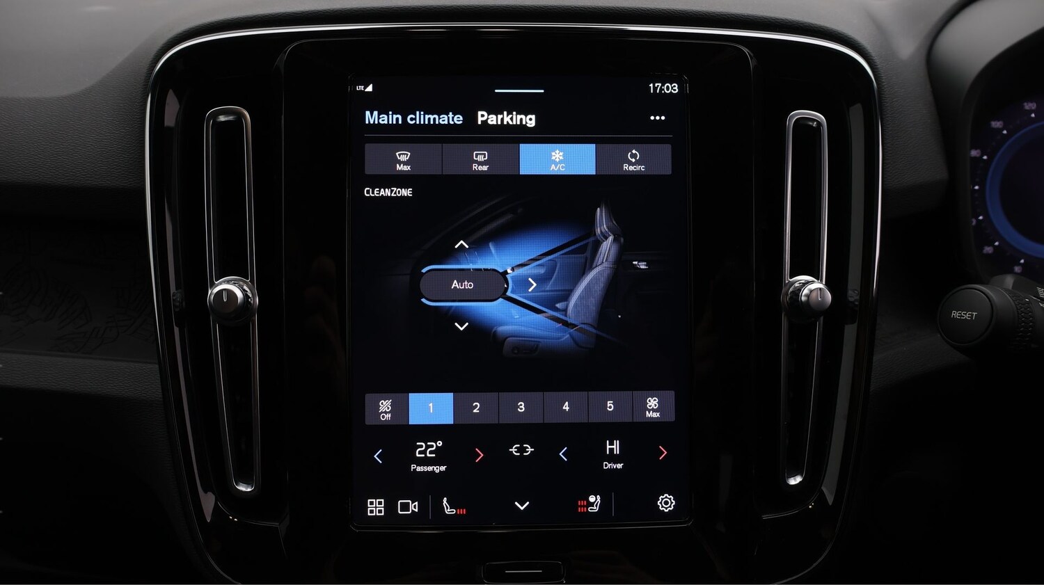 Used Volvo XC40 2022 for sale - 77310802: Photo 12