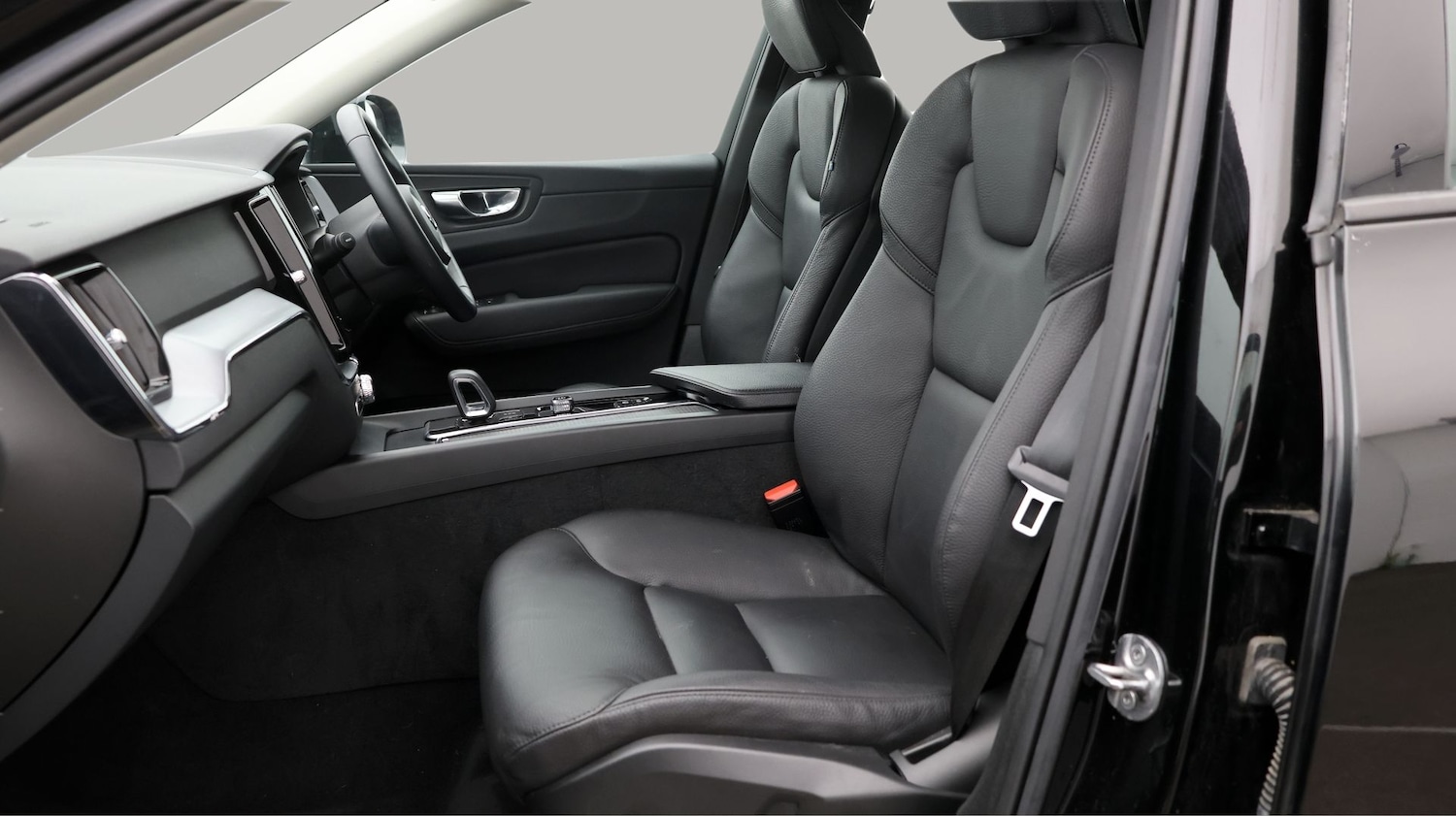 Used Volvo XC60 2022 for sale - 77915803: Photo 14