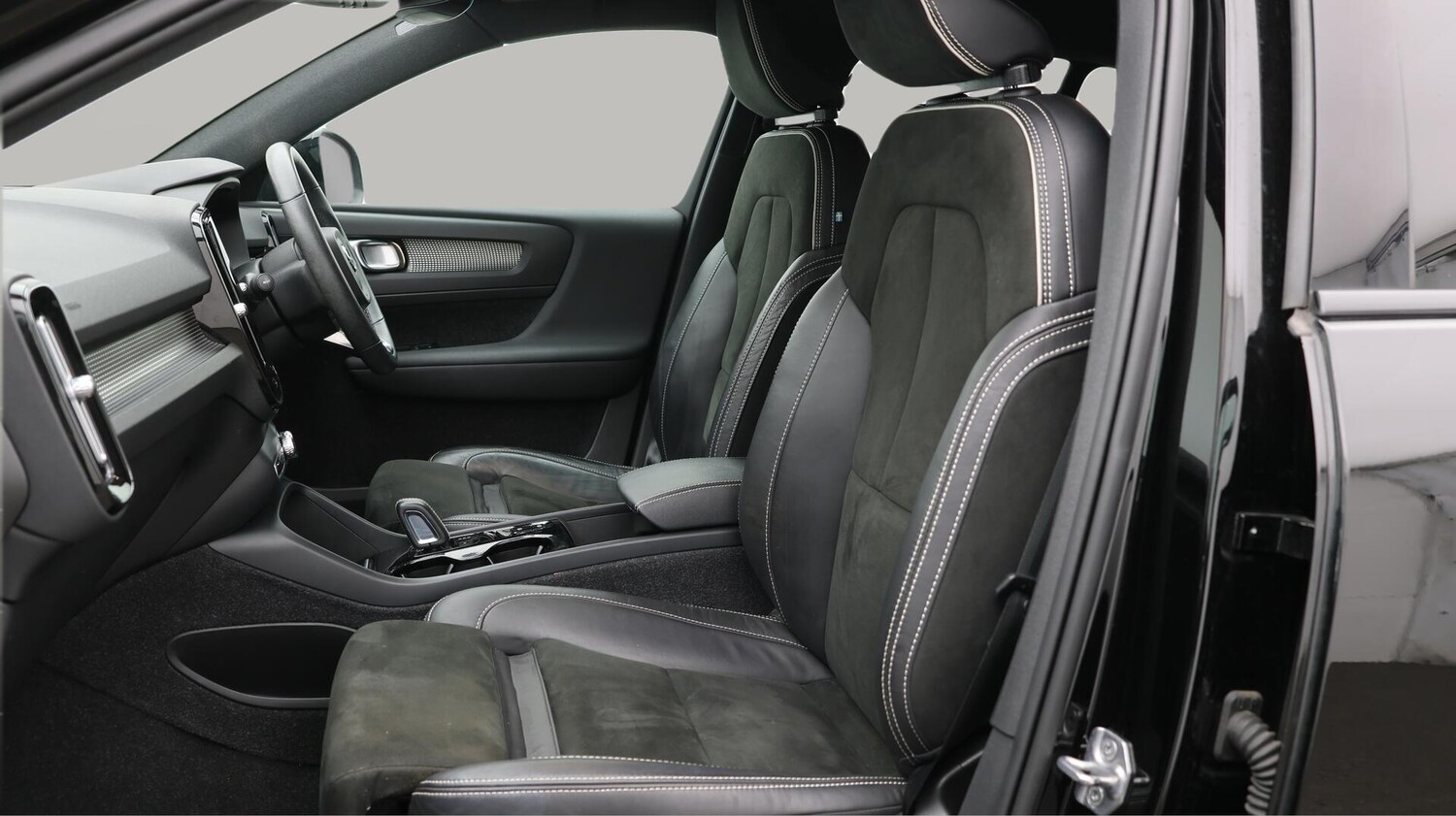 Used Volvo XC40 2021 for sale - 76714604: Photo 15