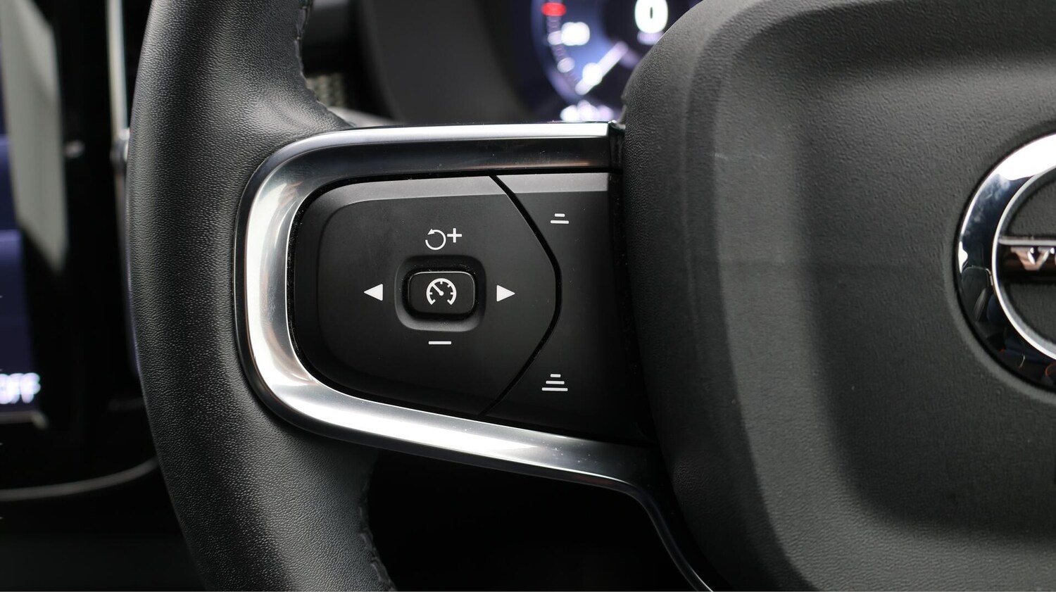 Used Volvo XC40 2021 for sale - 76714604: Photo 25