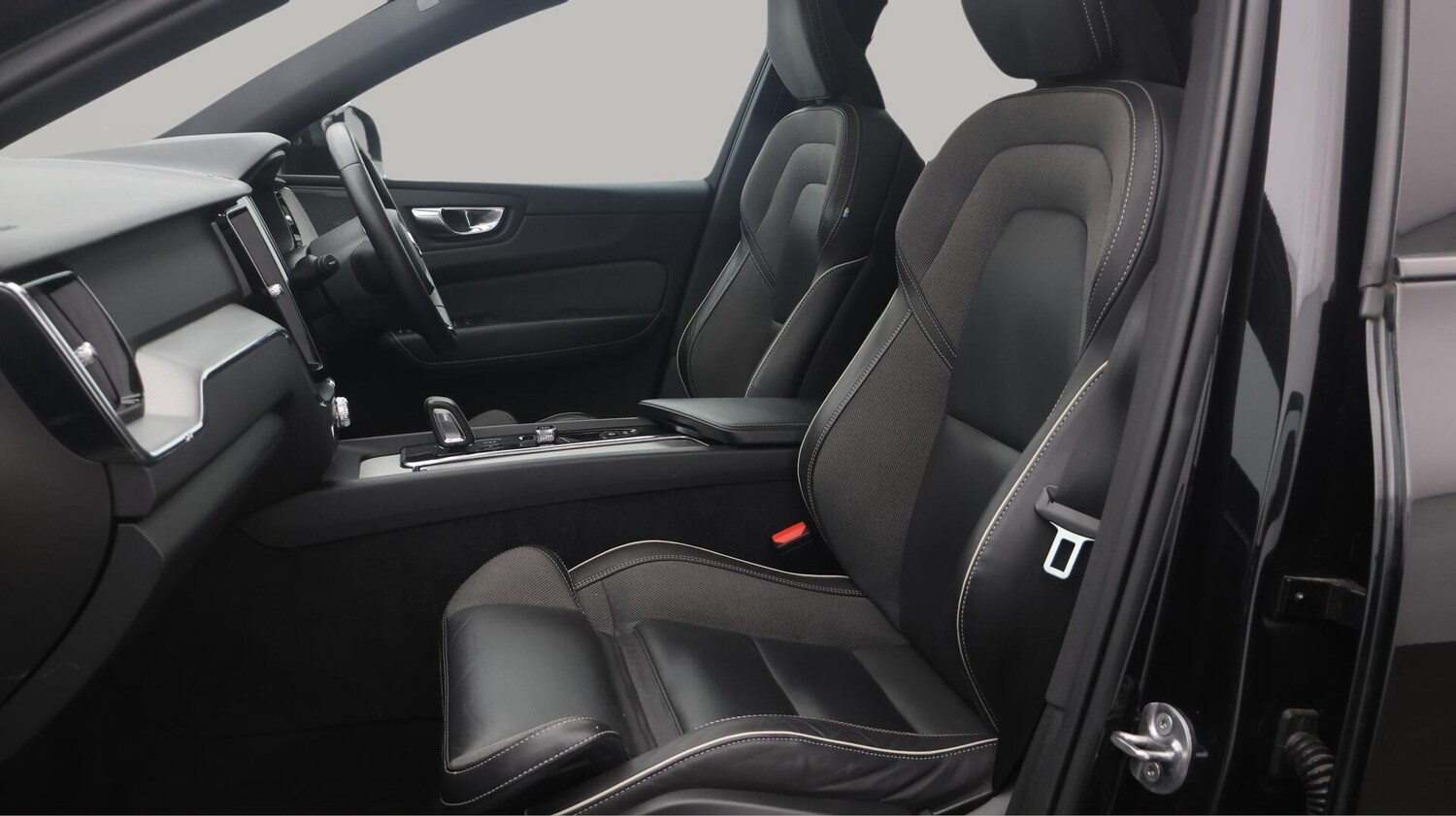 Used Volvo XC60 2022 for sale - 76283349: Photo 15