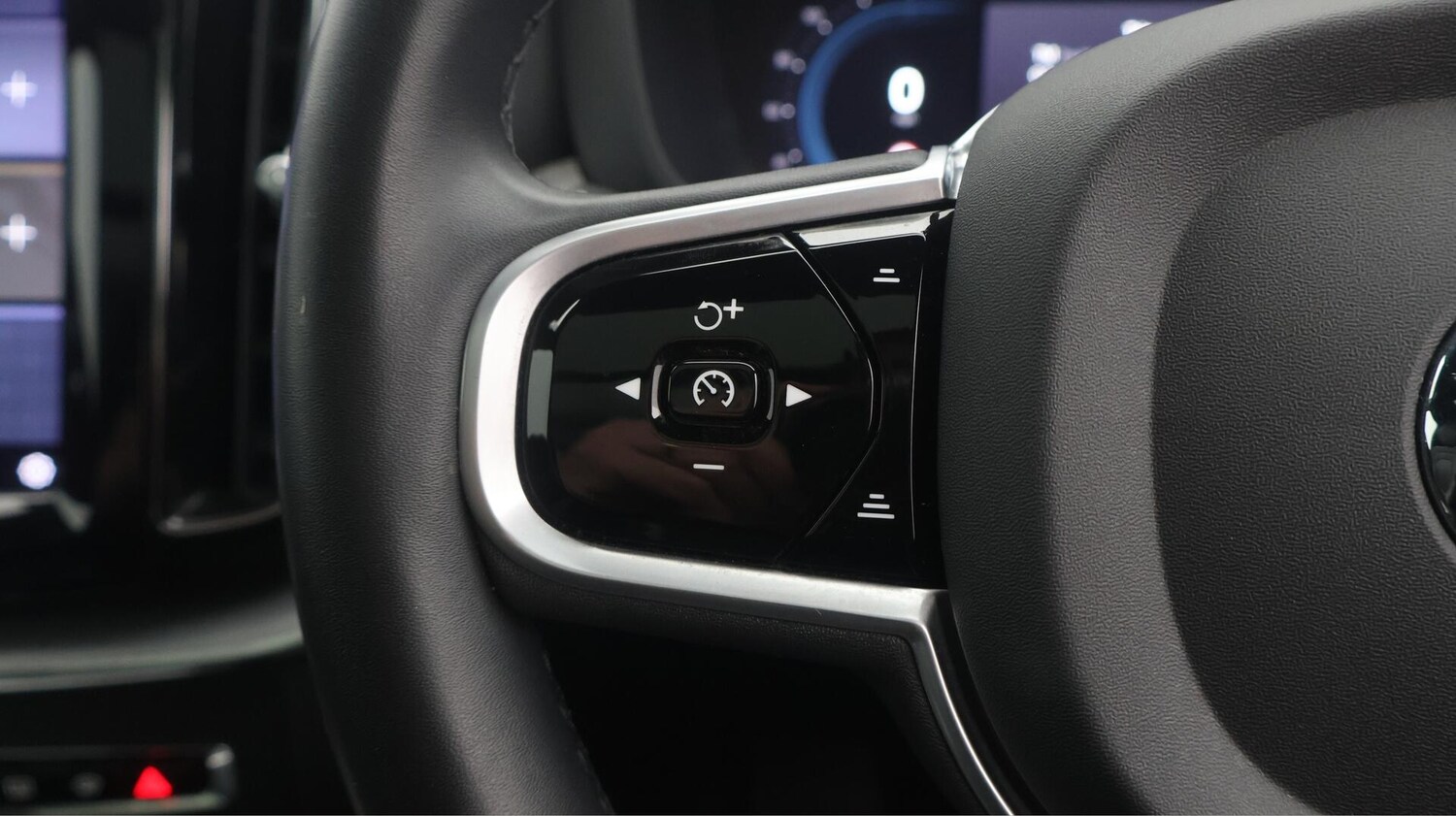 Used Volvo XC60 2022 for sale - 76283349: Photo 25