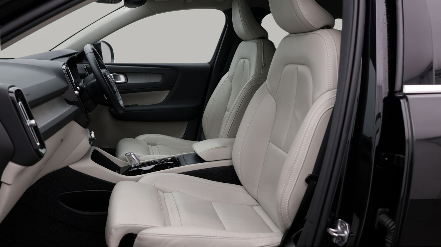 Used Volvo XC40 2021 for sale - 77208661: Photo 14