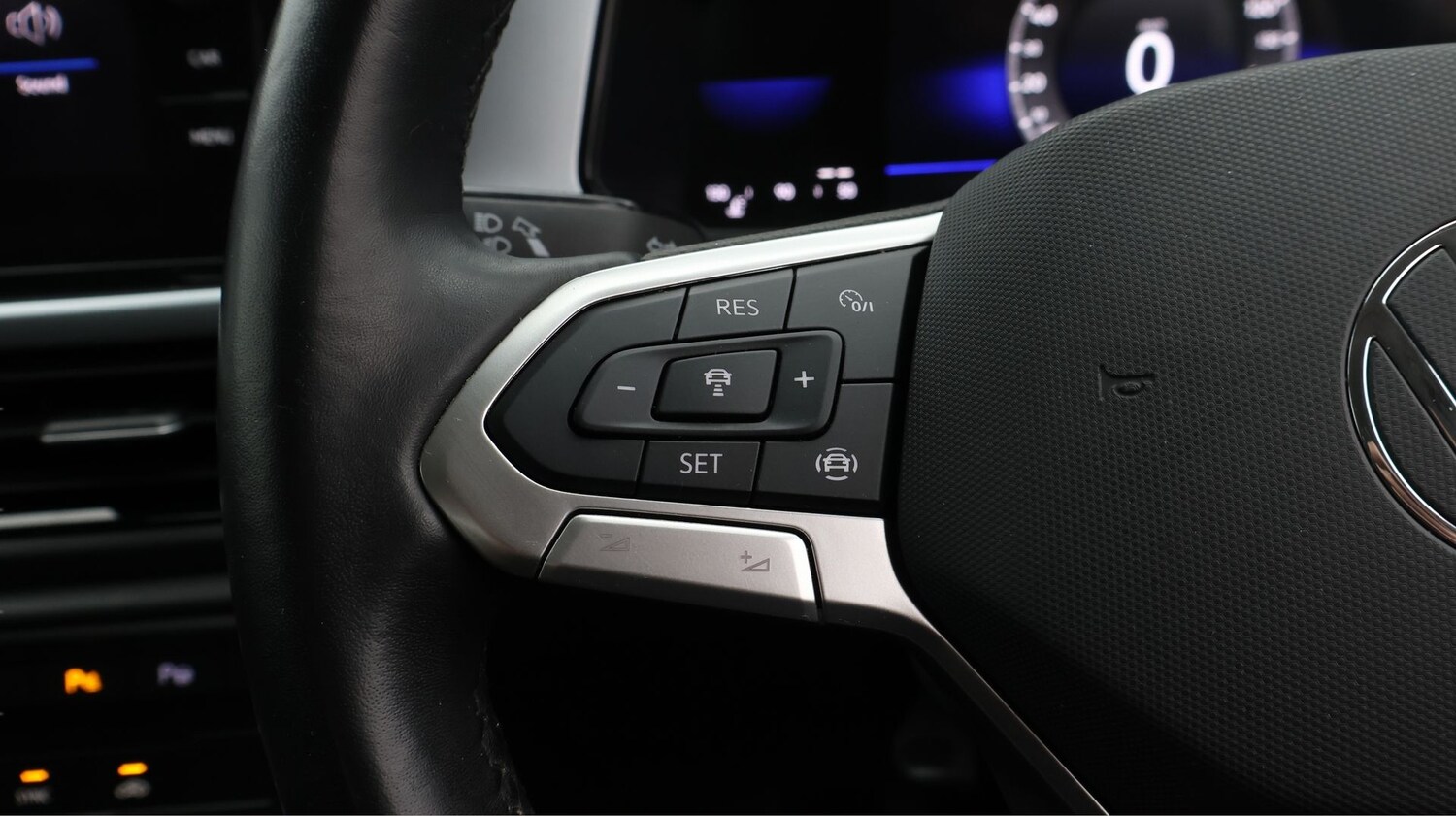 Used Volkswagen T-Roc 2023 for sale - 77449997: Photo 24