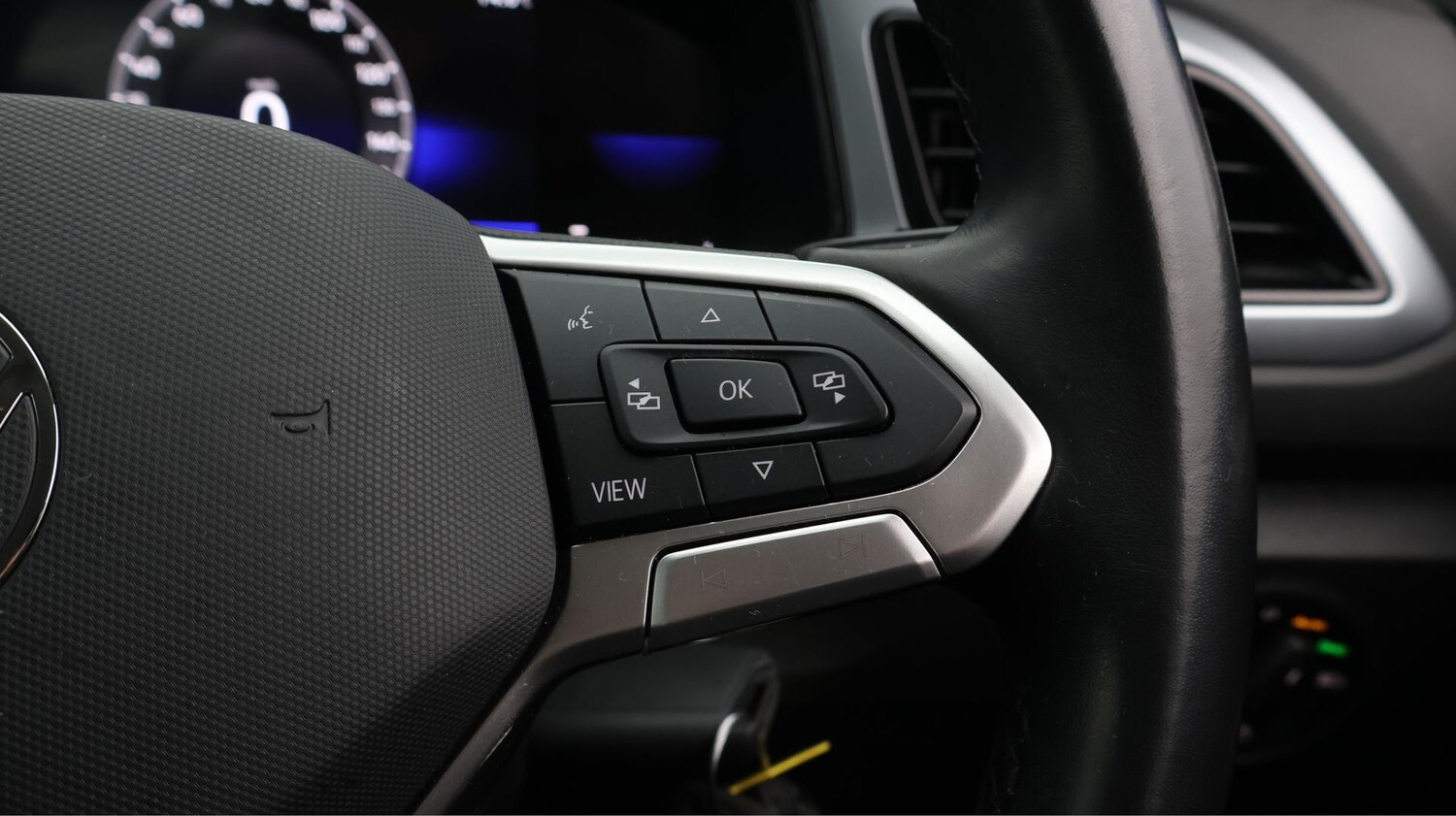 Used Volkswagen T-Roc 2023 for sale - 77449997: Photo 25