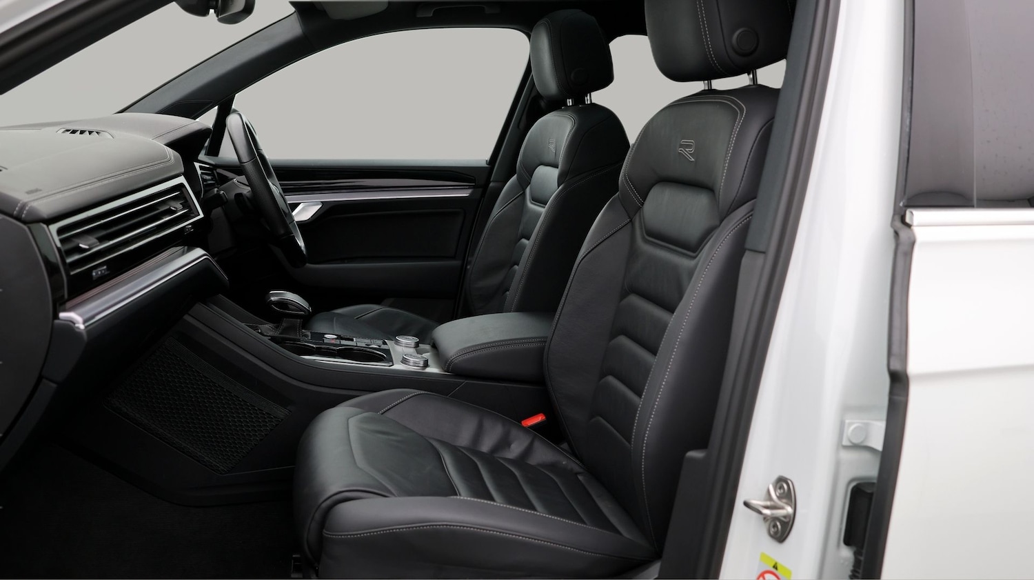 Used Volkswagen Touareg 2023 for sale - 77749669: Photo 14