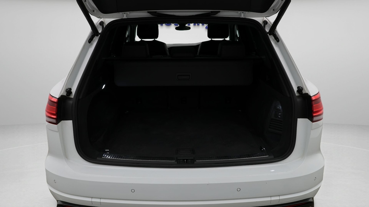 Used Volkswagen Touareg 2023 for sale - 77749669: Photo 17